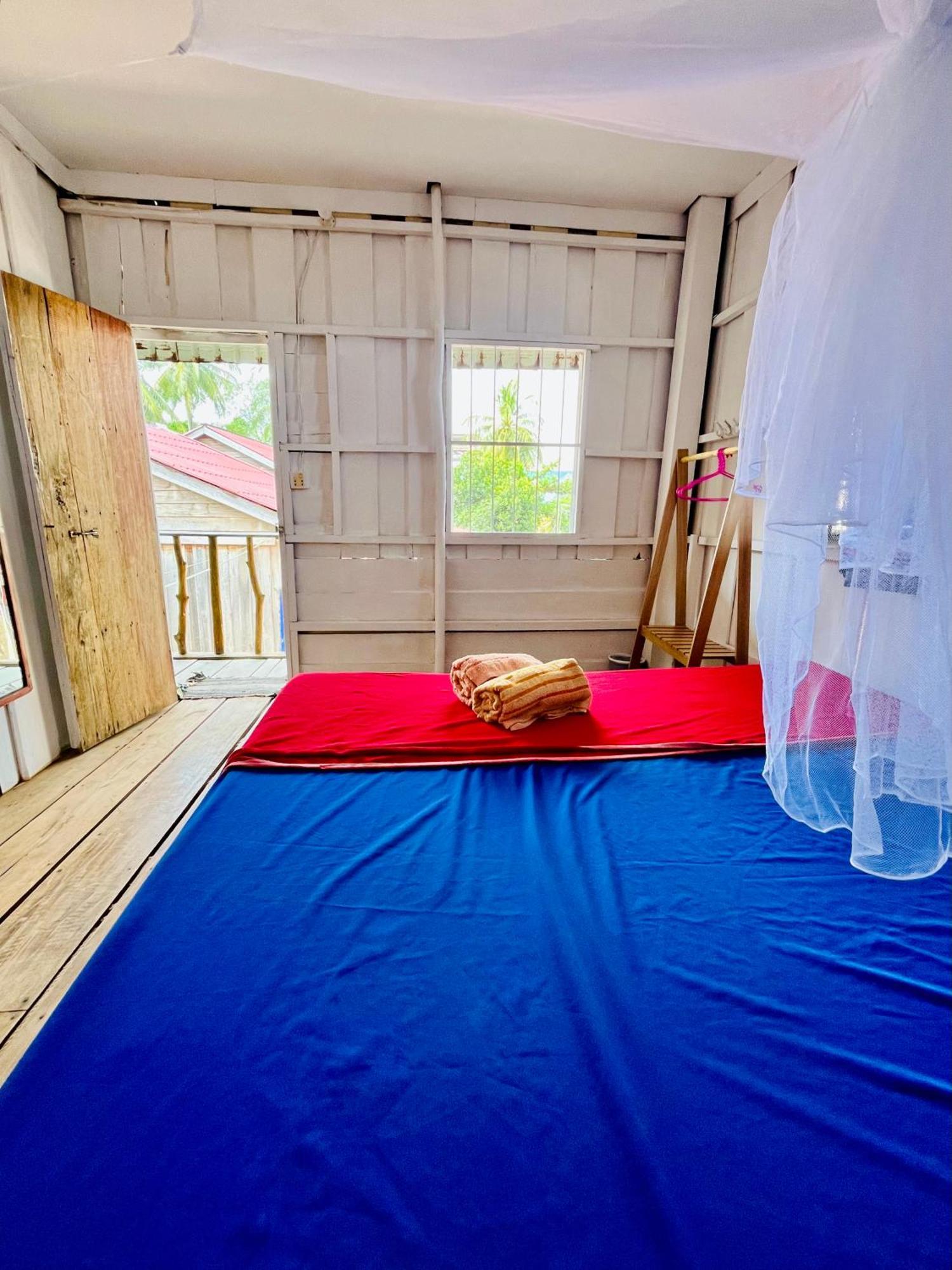 Happiness Guesthouse Koh Rong Sanloem Exterior photo
